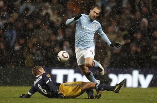 2010-12-01t221601z_01_mcr08_rtridsp_3_soccer-europa_reuters