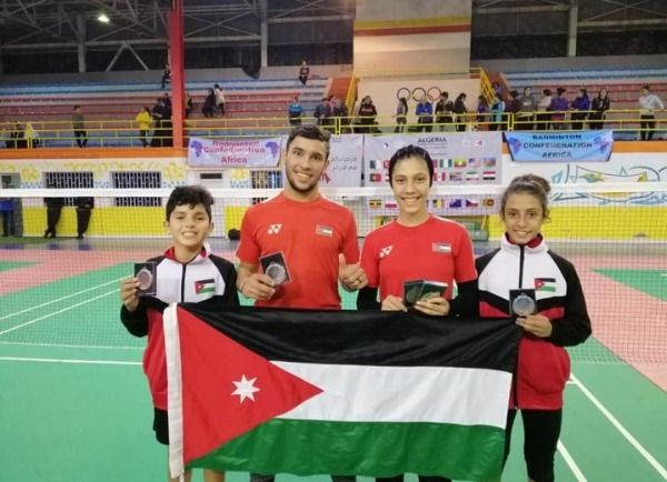 لاعبو الأردن بعد التتويج