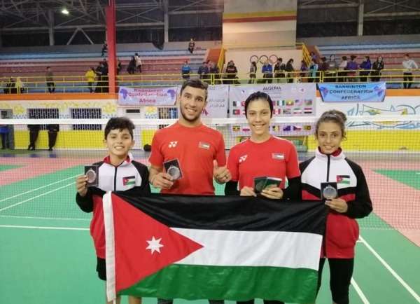 لاعبو الأردن بعد التتويج