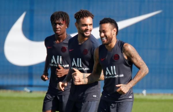 كورزاوا مع رفاقه