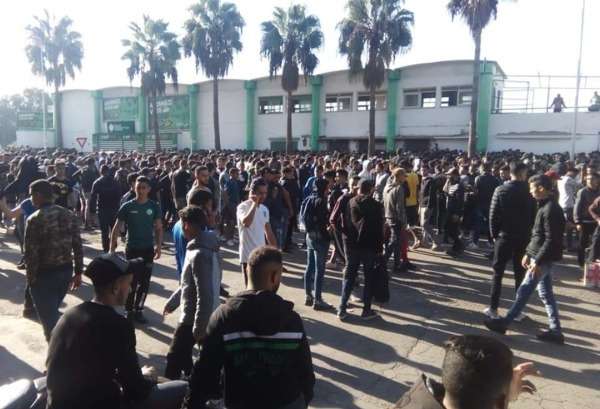 من أمام منافذ البيع