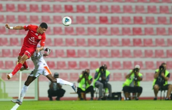 من مباراة شباب الأهلي وعجمان   