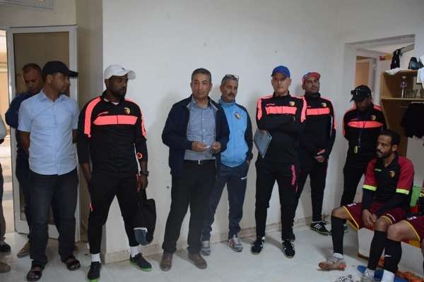 أول لقاء بين القيزاني واللاعبين