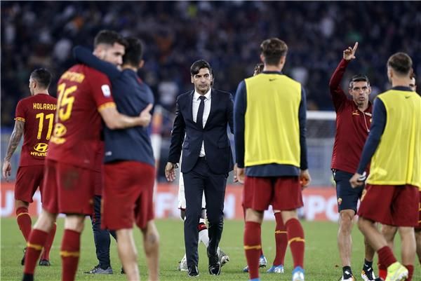 فونسيكا مع لاعبي روما