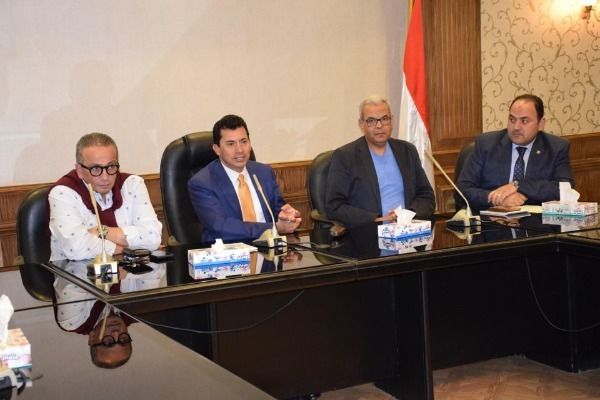 الجنايني مع وزير الرياضة