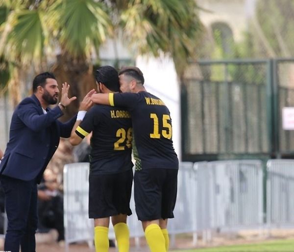 ناصيف البياوي مع لاعبيه