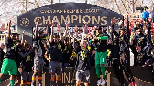 جانب من التتويج