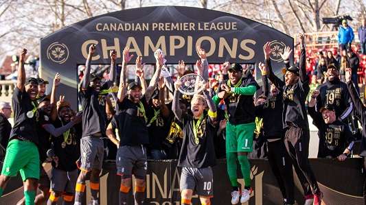 جانب من التتويج