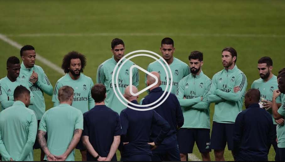 زيدان مع لاعبي ريال مدريد