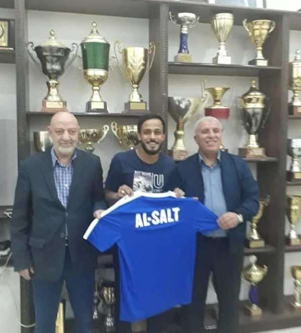 القرشي بصحبة عربيات والداوود بعد التوقيع