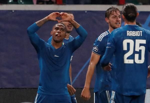 كوستا يحتفل بهدف الفوز