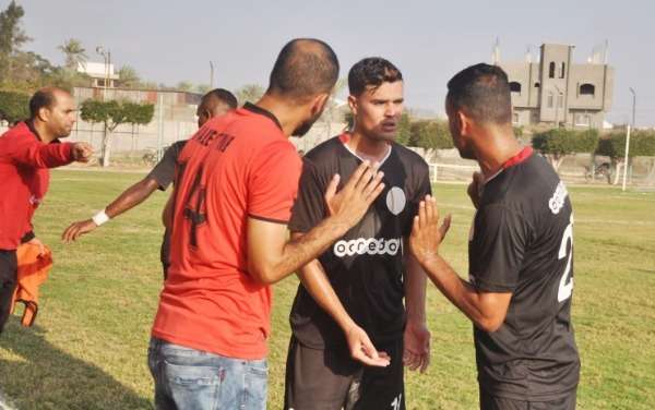 المدرب نبيل صيدم يوجه لاعبيه
