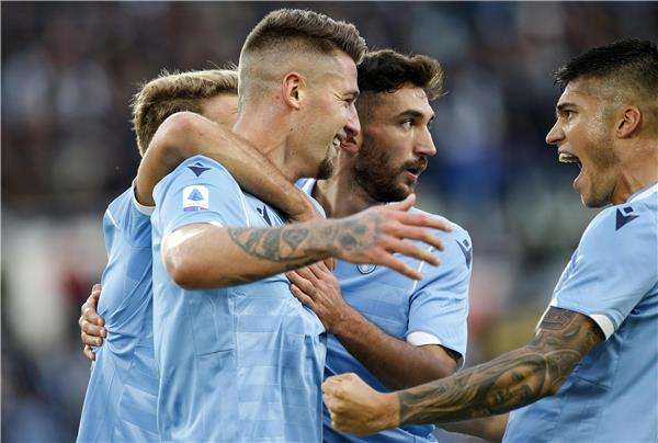 فرحة لاعبي لاتسيو 