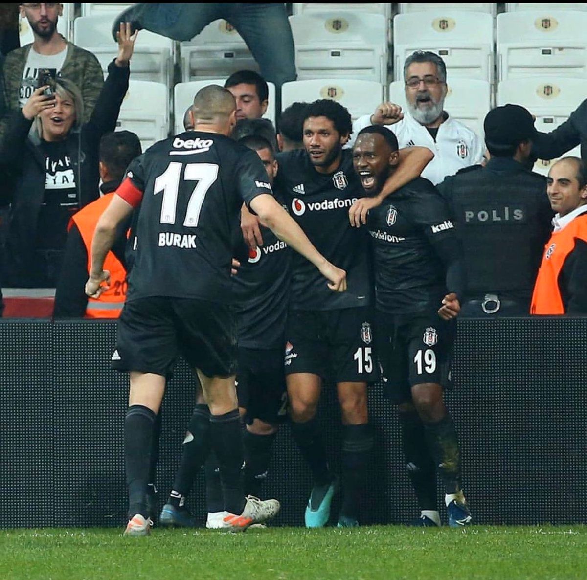 فرحة لاعبي بشكتاش 