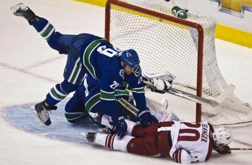 2010-11-22t025748z_01_axc03_rtridsp_3_nhl_reuters