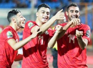  أحمد ياسر ريان (على اليمين)