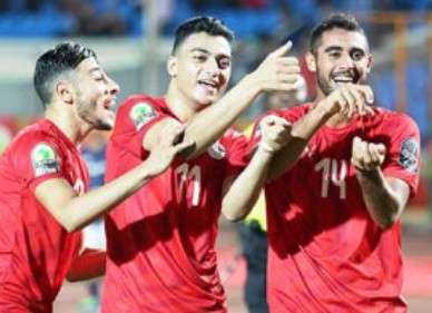  أحمد ياسر ريان (على اليمين)