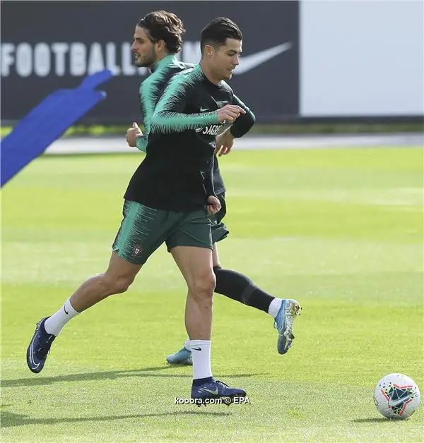 ?i=epa%2fsoccer%2f2019-11%2f2019-11-12%2f2019-11-12-07990577_epa