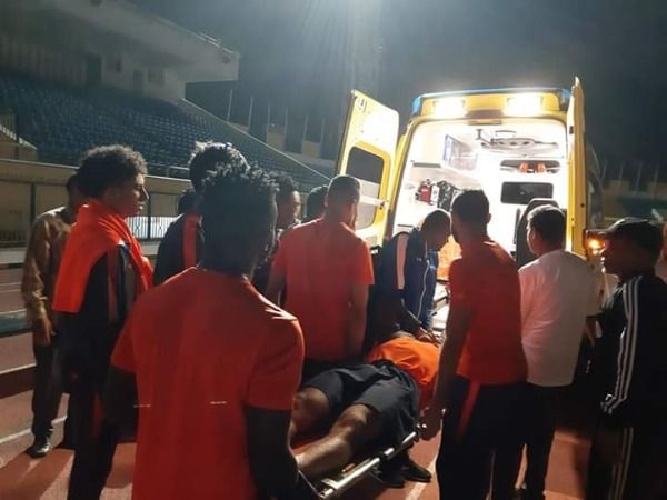 خلال نقل اللاعب بسيارة إسعاف
