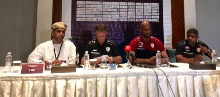 مدرب سلطنة عمان يتحدث في المؤتمر الصحفي