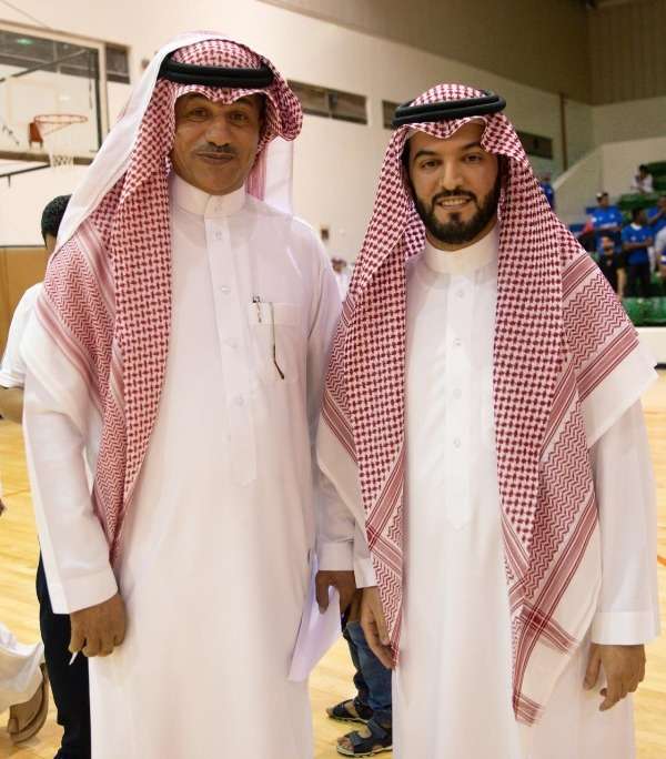 سعود الحماد (يسار الصورة)