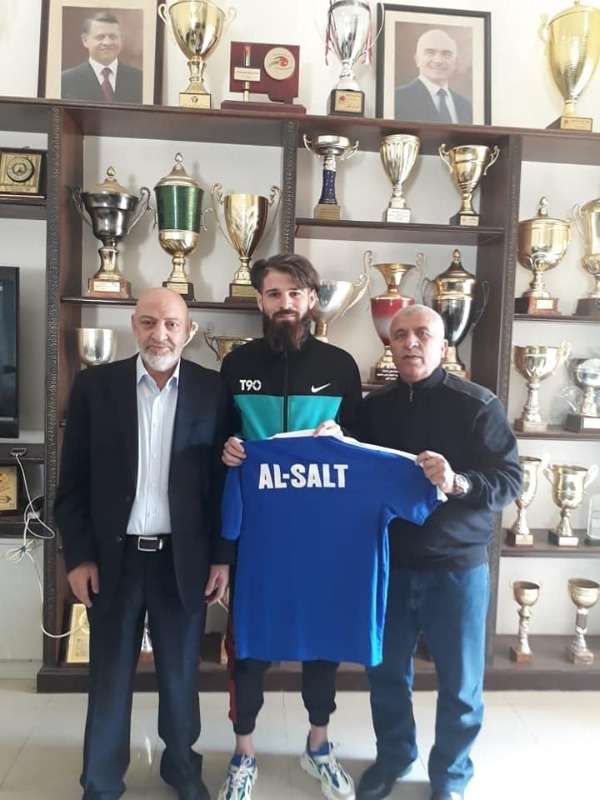 جانب من التوقيع