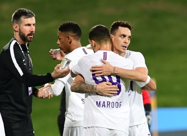 لاعبو العين