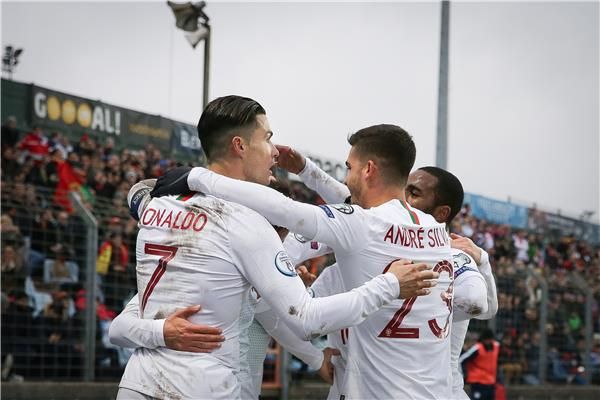 احتفال لاعبي البرتغال