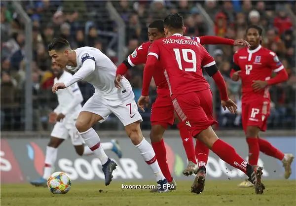 ?i=epa%2fsoccer%2f2019-11%2f2019-11-17%2f2019-11-17-08003752_epa