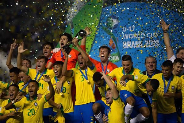 منتخب البرازيل على منصة التتويج