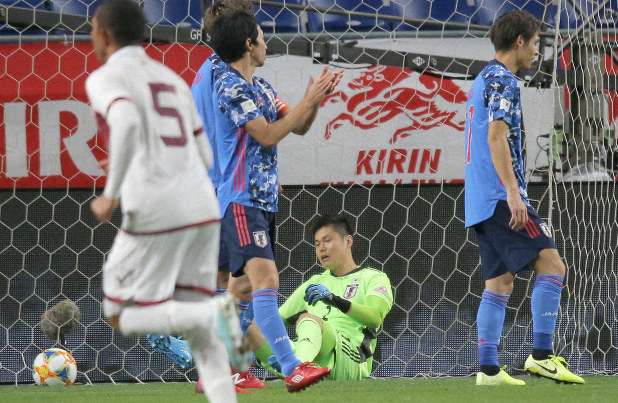 فنزويلا تهز شباك اليابان