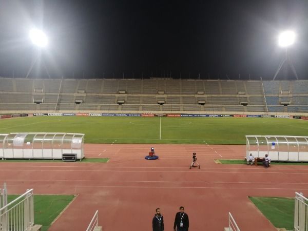 ملعب اللقاء..خال من الجماهير