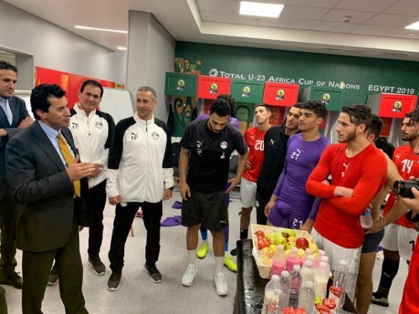 وزير الرياضة يحتفل بتأهل الفراعنة للأولمبياد