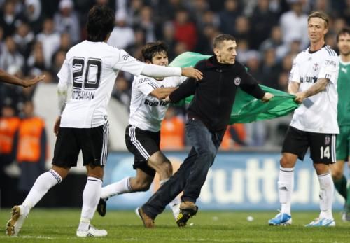 2010-12-05t164259z_01_ist09_rtridsp_3_soccer-turkey_reuters