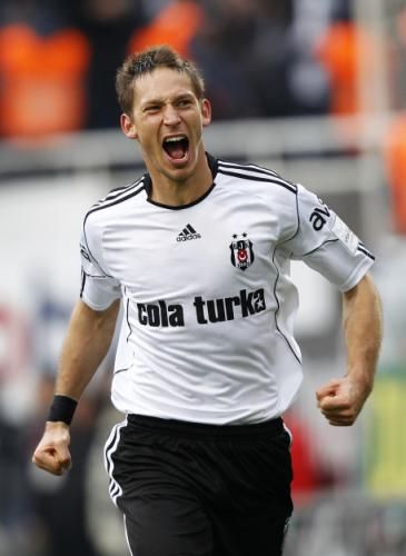 2010-12-05t162047z_01_ist05_rtridsp_3_soccer-turkey_reuters