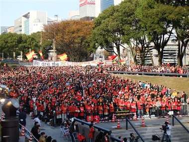 جماهير ناغويا التي أستقبلت لاعبي ناغويا