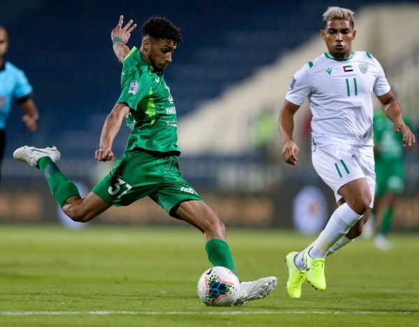 من مباراة شباب الأهلي وخورفكان