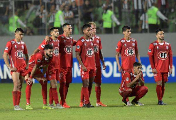 لاعبو أونيون لا كاليرا