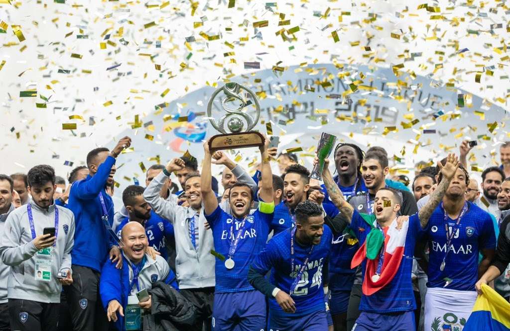 احتفال لاعبي الهلال بالكأس