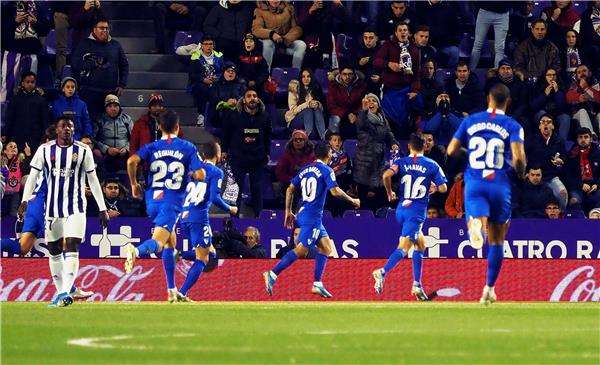 لاعبو إشبيلية