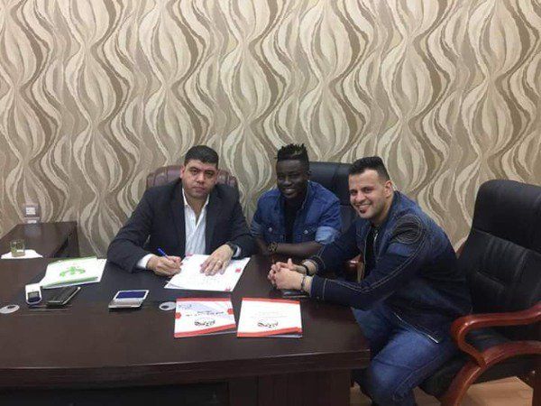 إيميكا خلال توقيع العقد