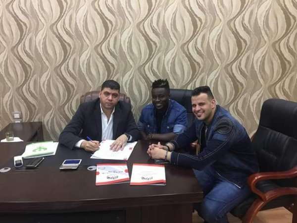 إيميكا خلال توقيع العقد