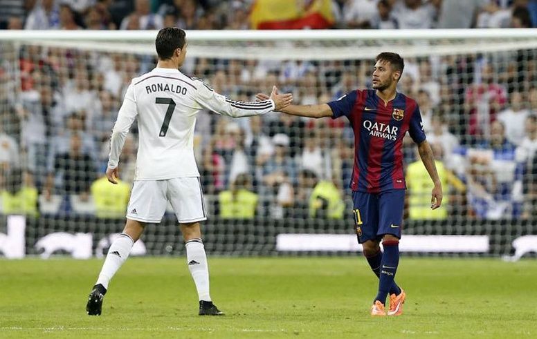 cristiano-ronaldo-y-neymar-se-saludan-durante-un-clasico--twitter