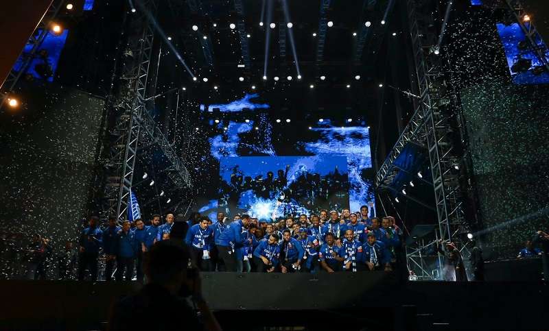 من الاحتفالية