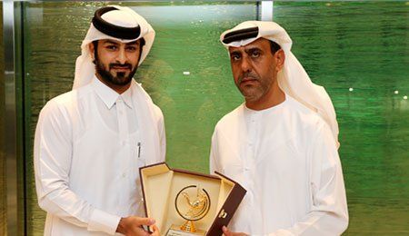 العطوي (على اليسار)