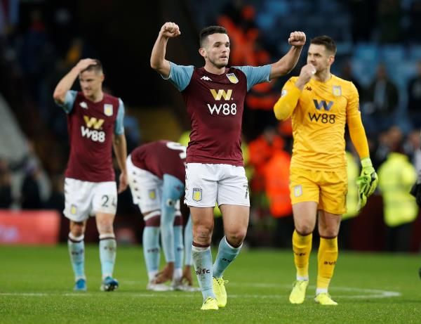 فرحة لاعبي أستون فيلا