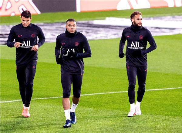 من تدريبات باريس