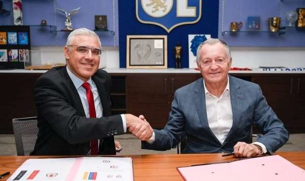 الحجوي خلال التوقيع