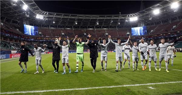 ليفركوزن يحيي جماهيره بعد الفوز