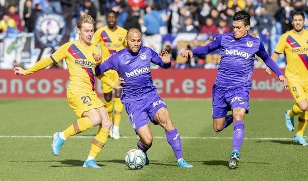 برشلونة..تخلى عن قميصه من أجل قضية ليجانيس